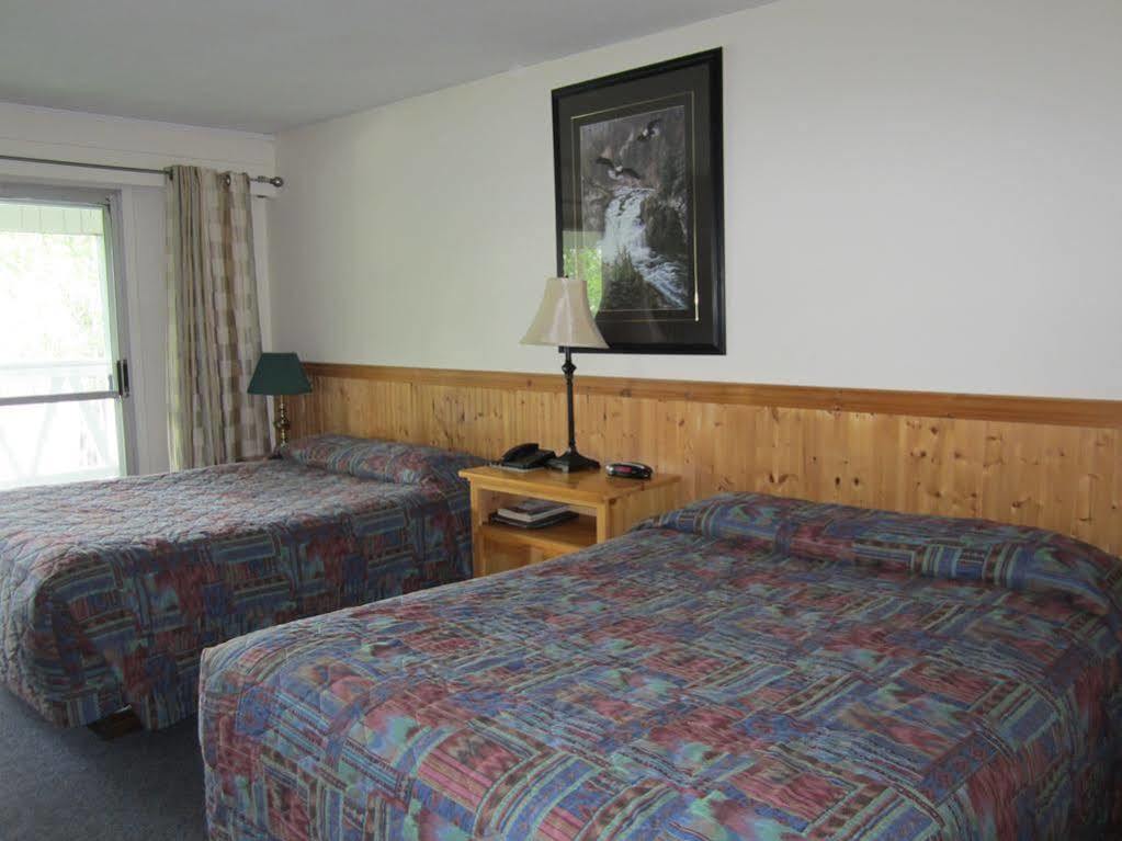 ويليامز ليك Lakeside Motel المظهر الخارجي الصورة